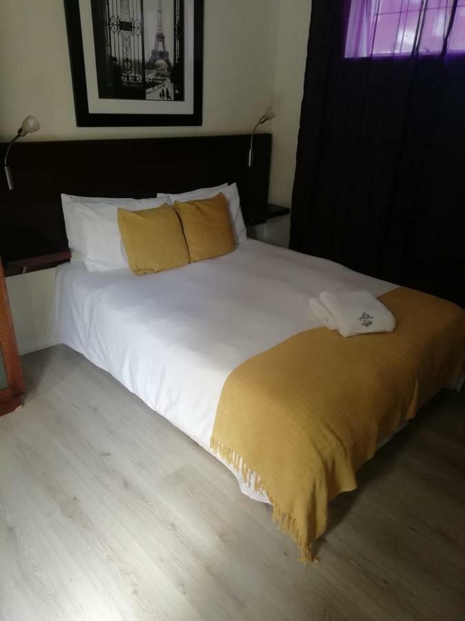 The Vic Hotel 포트엘리자베스 외부 사진